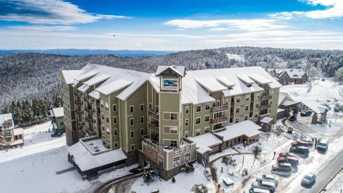 Soaring Eagle 303 Next To Slopes Underground Parking Hot Tubs Locker