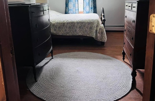 Sober vacation rooms and single beds available in spacious House in Maine.