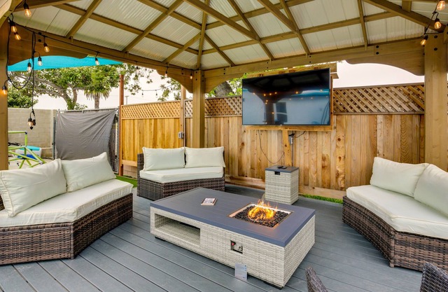 SoCal Beach Bungalow w/ Pool + Putting Green!