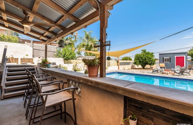 SoCal Charmer Oversized Saltwater Pool & Hot Tub