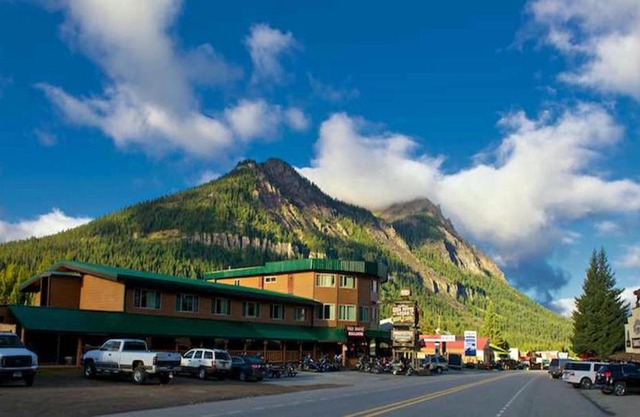 Soda Butte Lodge