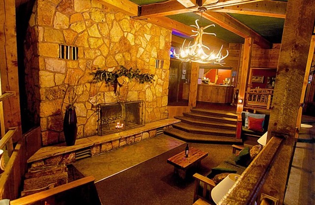 Soda Butte Lodge