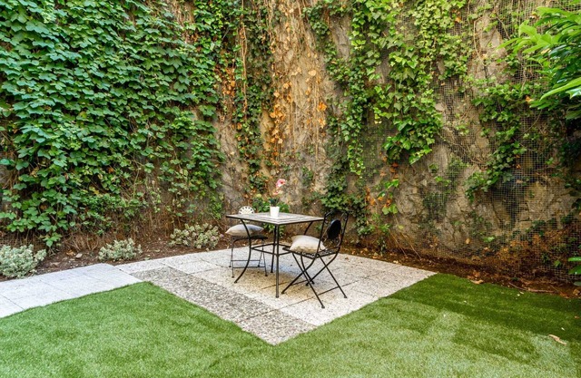 Sofia House (Garden and Private Garage)