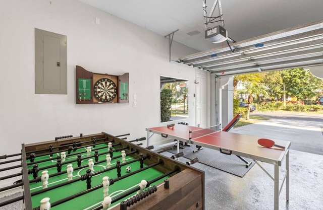 SOHO Getaway! 3BR Jacuzzi, Gym AND Game-room