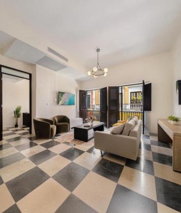 Soho House Private Patio Luxury 2BD Appartment