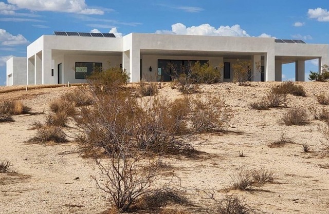 Solar Powered Off Grid Luxury Home on 20 acres of pristine desert 360 views