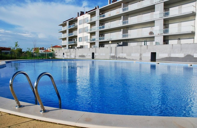 Solar - Sea view apartment in São Martinho do Porto with pool - sleeps 8 people