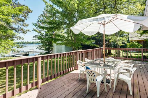 Solberg Lake House Dock, Deck and Stunning Views!
