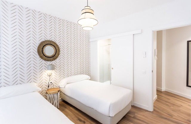 Soleado y Agradable Apartamento Para 8 con Parking