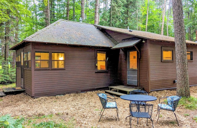 Solitude in a cozy cabin on the Wisconsin River