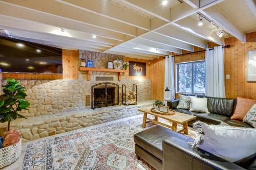 Solitude Mountain Cabin Creek-Side View and Hot Tub