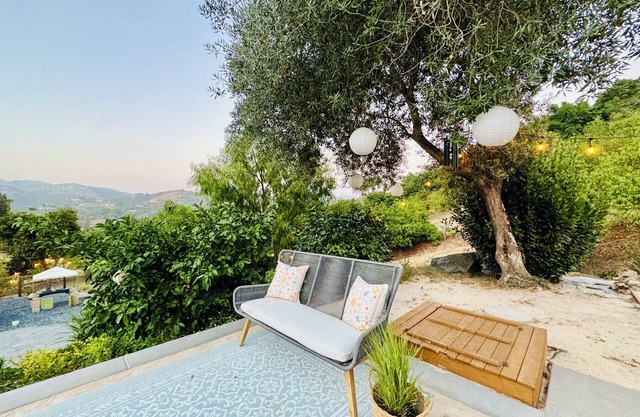 Soluna Retreat: Serene 6-Acre Escape, Mountain Views, Minutes to Dining & Shops