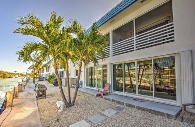 Sombrero Beach Vacation 2/2 Condo