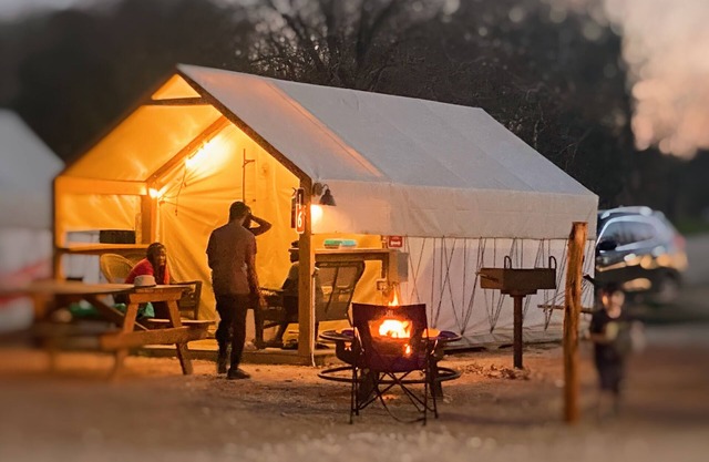 1 BRC Glamping Cabin w 1 Queen 1 Twin