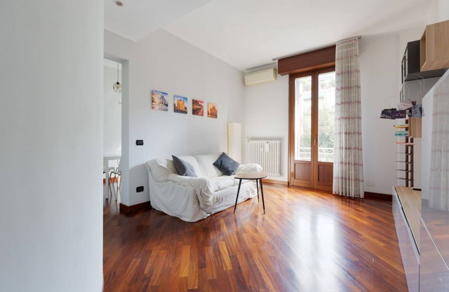 Sondrio M3 - Spacious apartment with balcony!