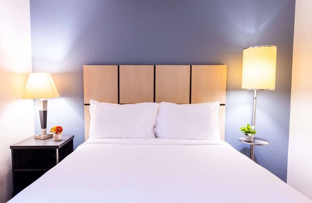 Sonesta Simply Suites Stafford