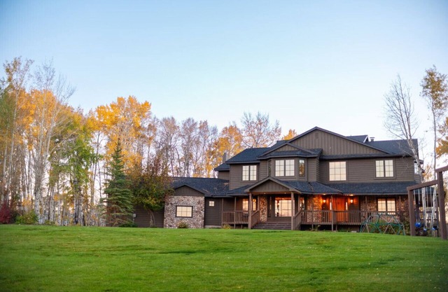 Songbird Ranch - Luxury 8 BR Home
