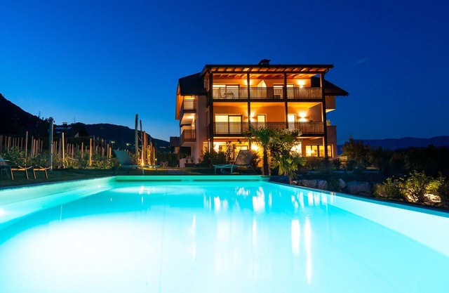 Sonnenhof Apartment "Kalterer See" mit Panoramaterrasse und Salzwasserpool