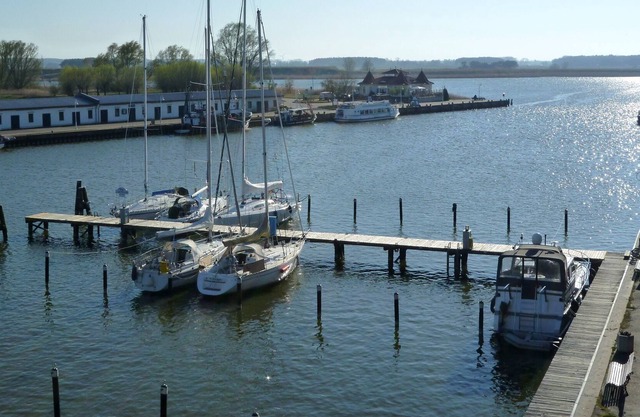 Sonnenresidenz in direkter Wasserlage mit Relaxsesseln, 2 Schlafzimmer,Badewanne