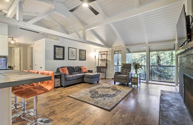 Sonoma County Vacation Home w/ Hot Tub!
