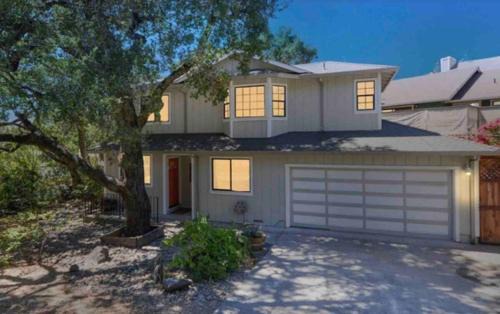 Sonoma Hideaway 3BD 2,5 BATH, Beautiful Patio and Garden