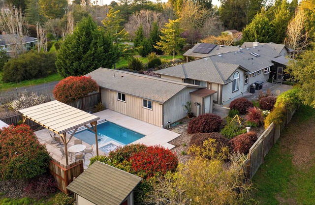 Sonoma Hideaway w/ Private Pool, Fire Pit, Game Room + Guest Studios