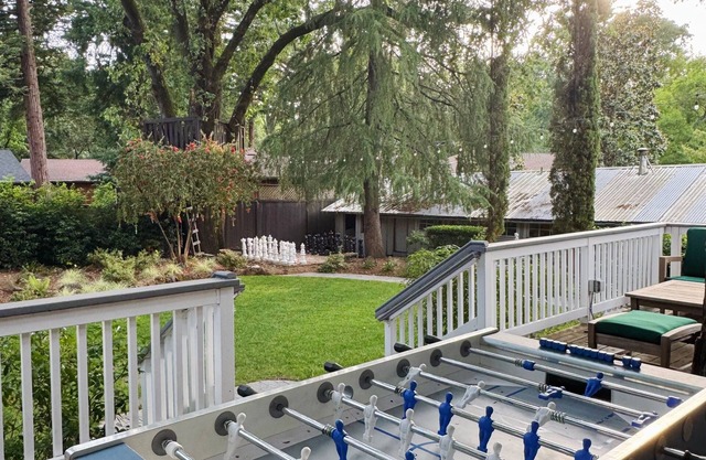 Sonoma Luxury, Enchanting Sonoma Home, Walkable to the Square, Sleeps 10