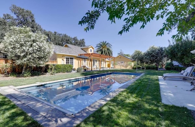 Sonoma Sunshine: Luxury Getaway w/ Pool, Spa & Gym