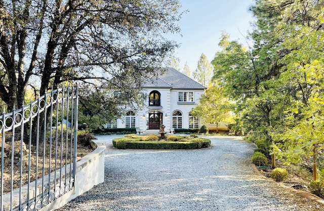 Sonora Luxury, near Dodge Ridge, Murphys, Yosemite