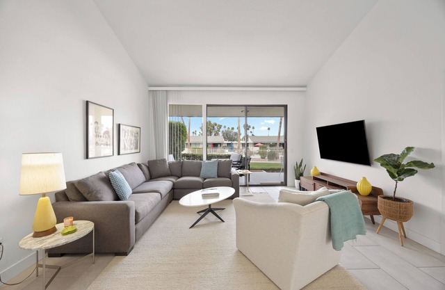 Sonora Oasis: Renovated Luxe Ground Level Condo at Sunrise Villas