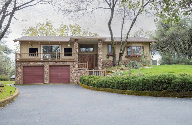 Sonora Splendor – Stately 3 BDR on Secluded Lot!