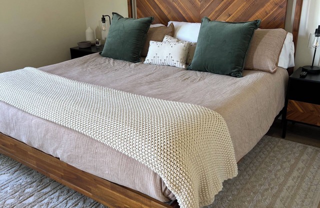 Sonoran Ridge Retreat One Bedroom Home Sleeps Four, Sauna, Fire pit, Spa like