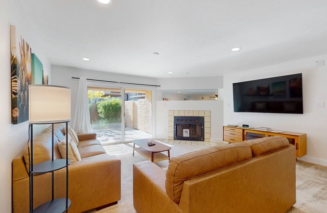 Sonoran Starlight condo with large backyard, pool and jacuzzi