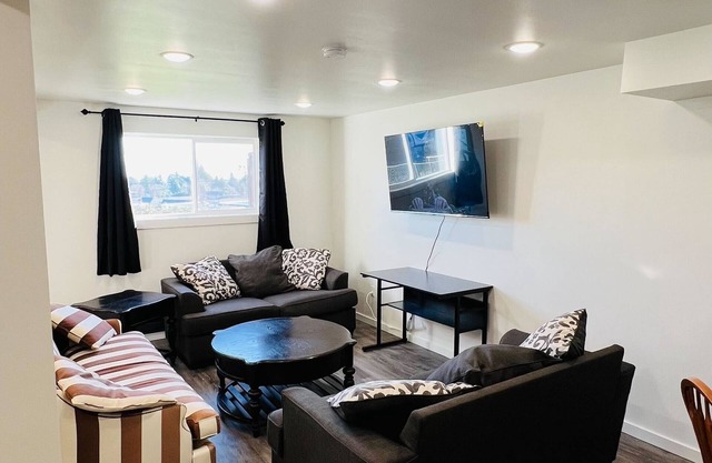 Sooke Mountain View Suite