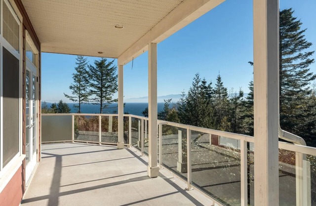 Sooke, tranquil room only accommodation , overlooking Juan De Fuca Straits.