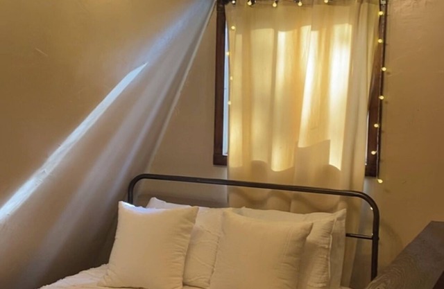 Soothing 3-bedroom cabin style house with WiFi in Bend