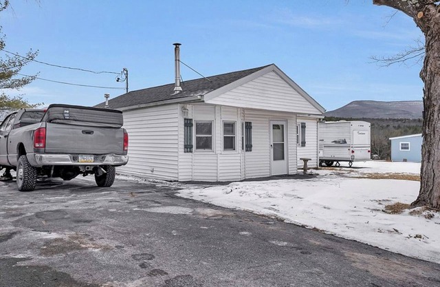 Soothing house with WiFi in charming Cornwallville
