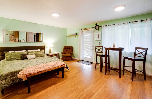 Soothing Studio w/ Lush Views: 2 Mi to Beach!