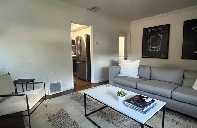 Sophisticated 2 Bedroom in the heart of Midtown