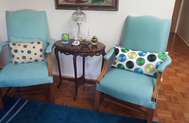 Sophisticated 2BR with parking - centrally located!