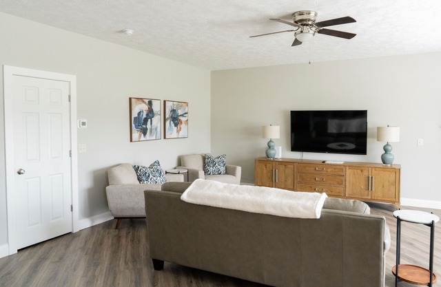 Sophisticated Golf Community Townhouse!–3442