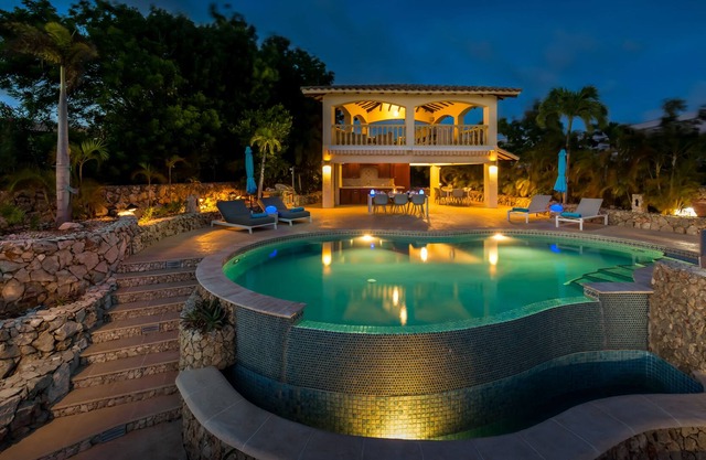 Anspruchsvolle Villa am Meer, Flucht ins Paradies! Zugang zum Strand, Infinity-Pool