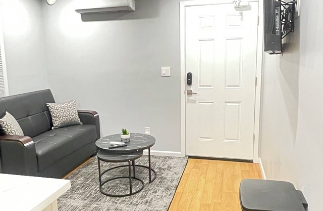 Sophisticated Suite Near JFK Airport