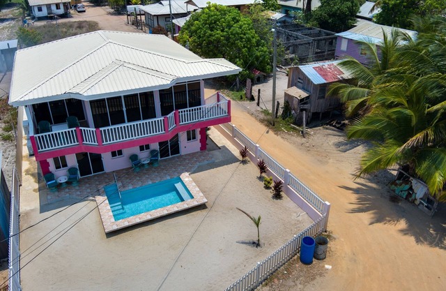 Sorrell Cottage-Studio Apartment on the Caribbean!