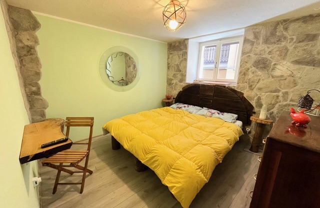Apartment - Sleeps4 - Parking - Berzo - A/C