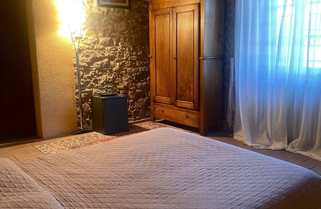 Sottotono Agriturismo with swimming pool on Florence surrounded by greenery
