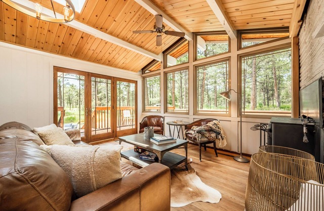 Soul Care Cabin Family Forest Getaway, 6 bedroom, 3 King beds