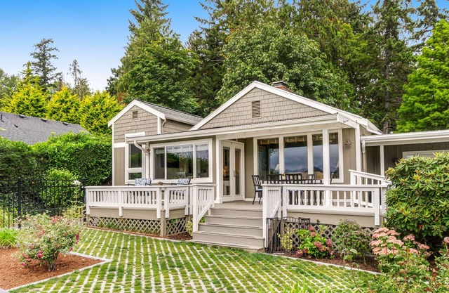 Soundfront, Dog-Friendly Home w/ Free WiFi, Firepits, & Four Kayaks