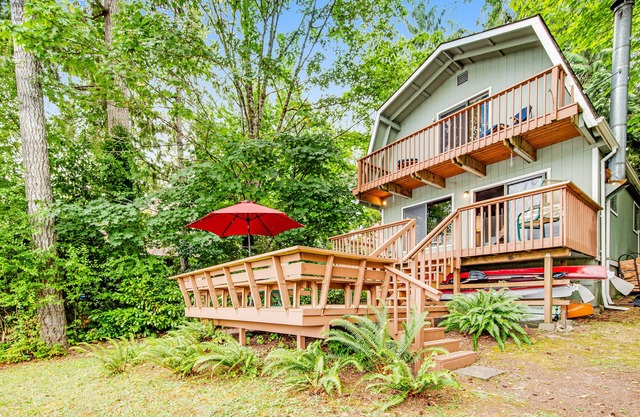 Soundfront Home w/ 3 Decks, Kayaks, Shared Dock & Water Views - 2 Dogs OK