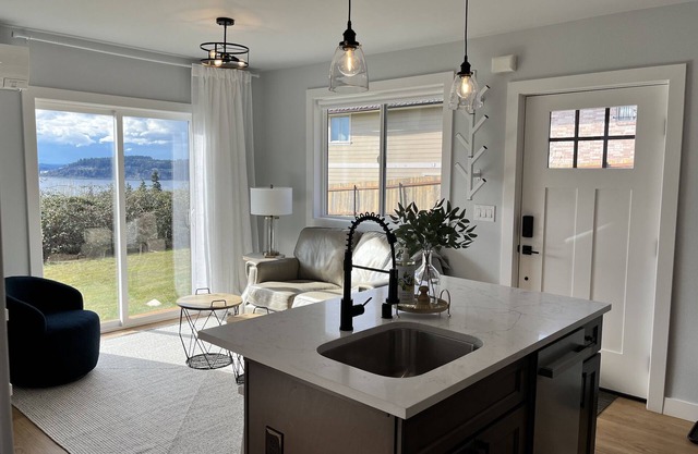 Soundview Suite Cottage, 3 mins from beach, close to 6 hospitals